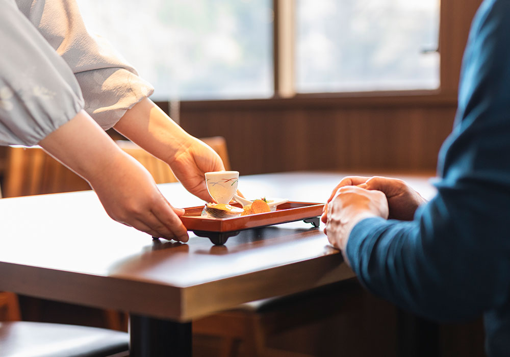 下田セントラルホテルの料理演出のおもてなし料理