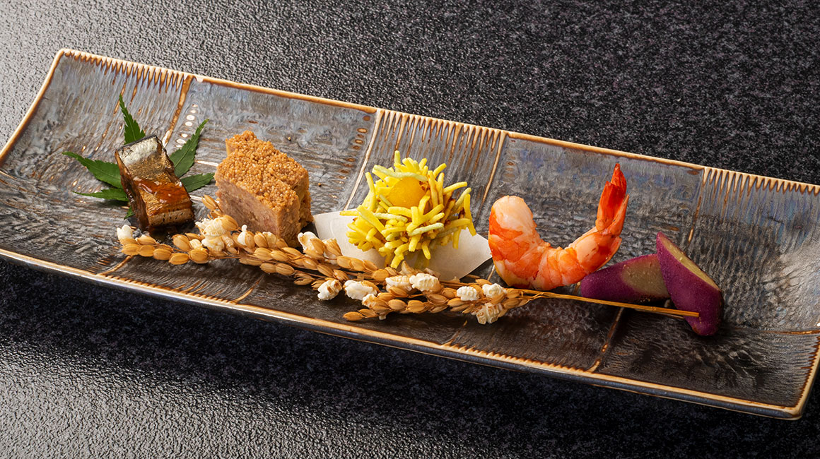 下田セントラルホテルの最上級和会席膳「旬彩」の伊勢海老