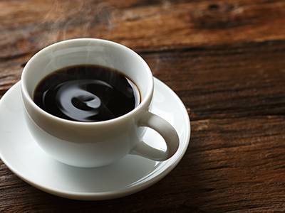 中庭を眺めながら本格コーヒーをお楽しみいただけます