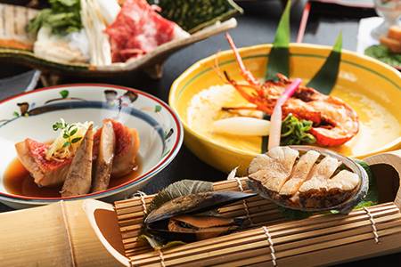下田セントラルホテルの伊勢海老や鮑を使ったお料理